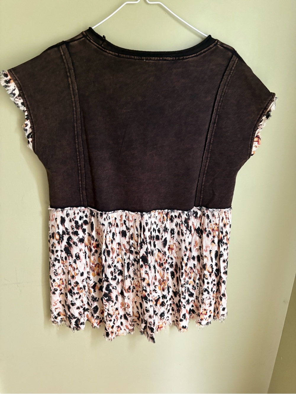 Oli & Hali High Low Top. Sleeveless Brown Top w/Leopard Print Panels. Size Small - Picture 6 of 15